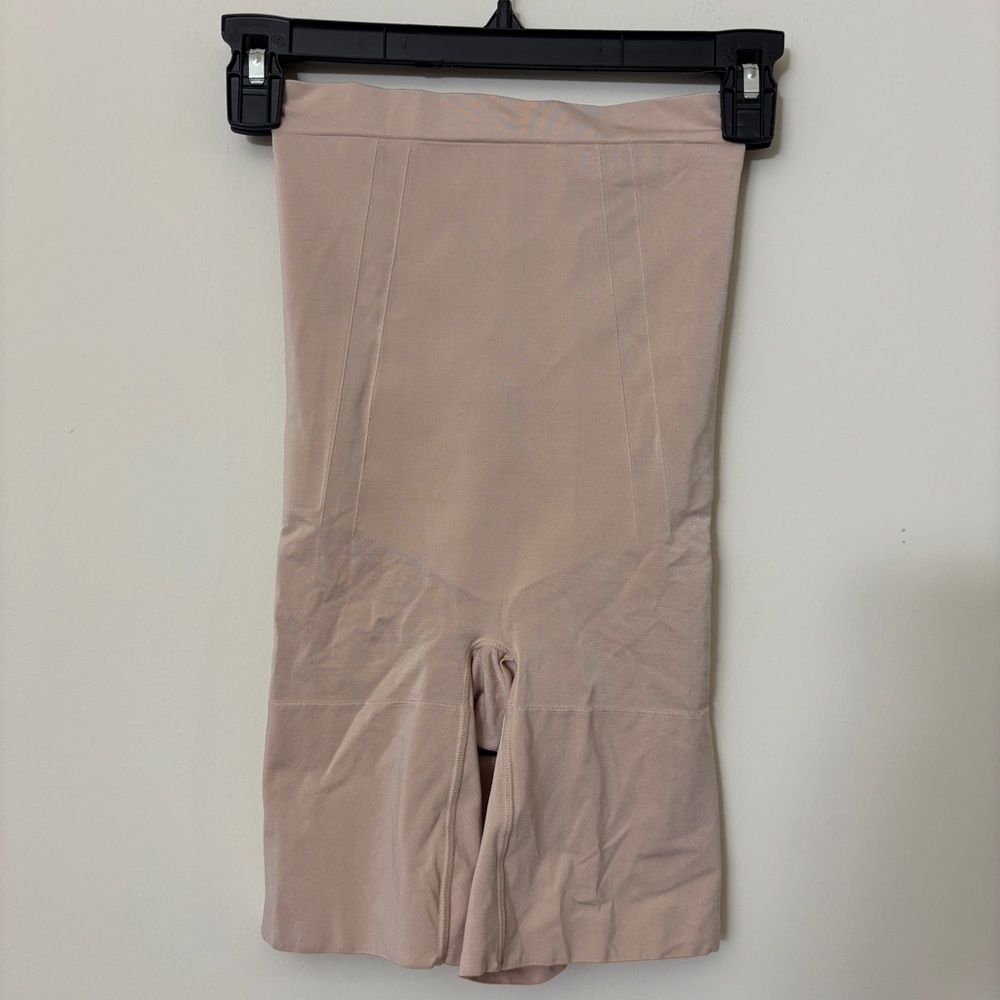 Spanx OnCore Mid-Thigh Short Nude Size S